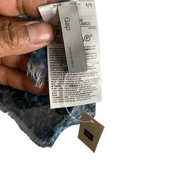 NWT Gap Women’s Blue Frayed knit Floral Scarf - Picture 7 of 8